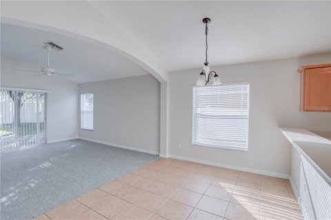 House in Orlando, Florida 4 bedrooms, 190.73 sq.m. № 2203040 - photo 15