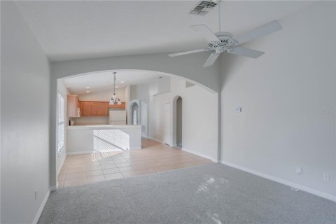 House in Orlando, Florida 4 bedrooms, 190.73 sq.m. № 2203040 - photo 17