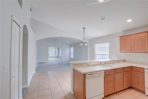 House in Orlando, Florida 4 bedrooms, 190.73 sq.m. № 2203040 - photo 10