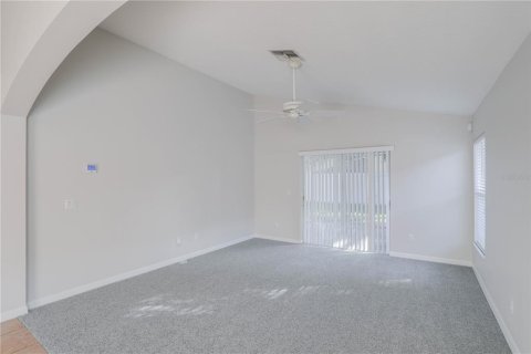 House in Orlando, Florida 4 bedrooms, 190.73 sq.m. № 2203040 - photo 16
