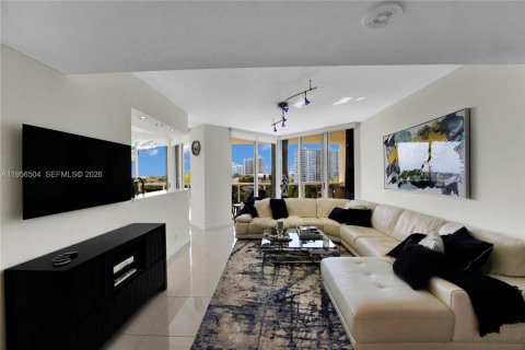 Condo in Fort Lauderdale, Florida, 2 bedrooms  № 2010404 - photo 6