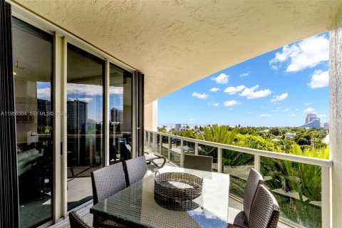 Condo in Fort Lauderdale, Florida, 2 bedrooms  № 2010404 - photo 28
