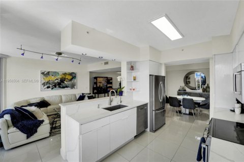 Condo in Fort Lauderdale, Florida, 2 bedrooms  № 2010404 - photo 15