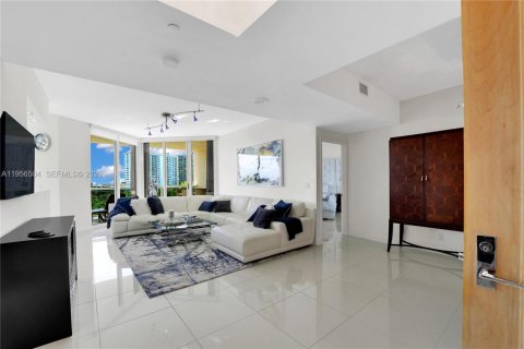 Condo in Fort Lauderdale, Florida, 2 bedrooms  № 2010404 - photo 5
