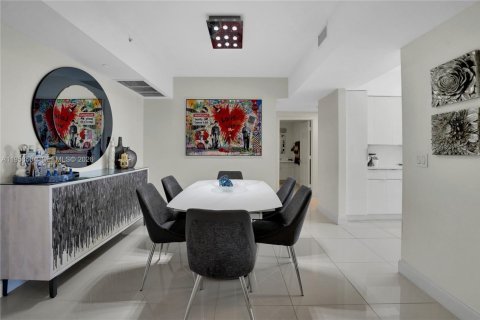 Condo in Fort Lauderdale, Florida, 2 bedrooms  № 2010404 - photo 11