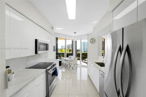 Condo in Fort Lauderdale, Florida, 2 bedrooms  № 2010404 - photo 21