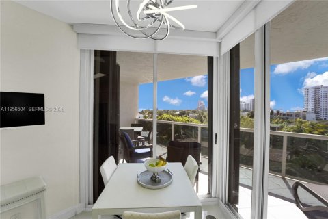 Condo in Fort Lauderdale, Florida, 2 bedrooms  № 2010404 - photo 25