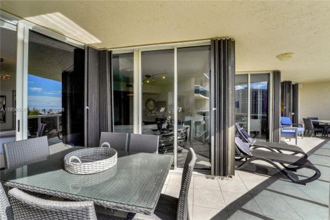 Condo in Fort Lauderdale, Florida, 2 bedrooms  № 2010404 - photo 26