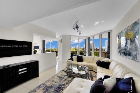 Condo in Fort Lauderdale, Florida, 2 bedrooms  № 2010404 - photo 7