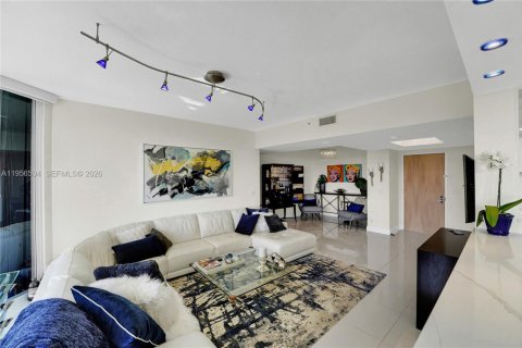 Condo in Fort Lauderdale, Florida, 2 bedrooms  № 2010404 - photo 10