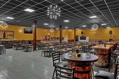 Коммерческая недвижимость в Хомстед, Флорида № 2034270