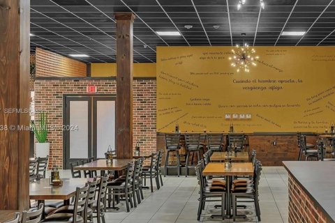 Купить коммерческую недвижимость в Хомстед, Флорида № 2034270 - фото 2