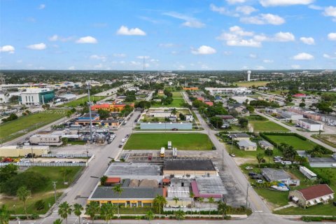 Купить коммерческую недвижимость в Хомстед, Флорида № 2034270 - фото 12