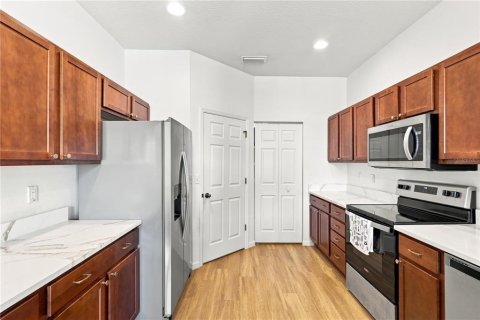 Townhouse in Port Orange, Florida 4 bedrooms, 182.09 sq.m. № 2312877 - photo 8
