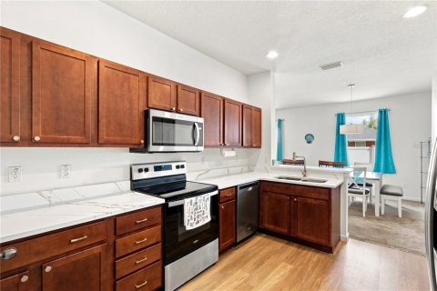 Townhouse in Port Orange, Florida 4 bedrooms, 182.09 sq.m. № 2312877 - photo 5