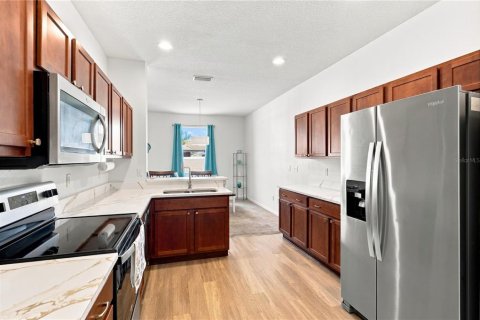 Townhouse in Port Orange, Florida 4 bedrooms, 182.09 sq.m. № 2312877 - photo 6