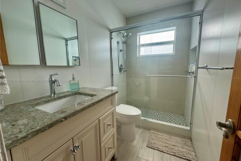 Condo in Lighthouse Point, Florida, 1 bedroom  № 1788798 - photo 11
