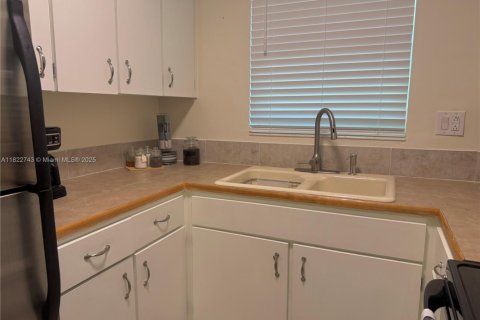 Condo in Lighthouse Point, Florida, 1 bedroom  № 1788798 - photo 12