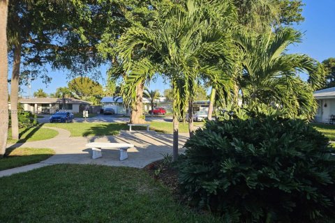 Condo in Lighthouse Point, Florida, 1 bedroom  № 1788798 - photo 20