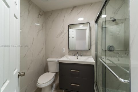 House in Miami, Florida 3 bedrooms, 183.02 sq.m. № 1931816 - photo 10