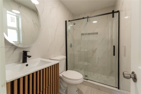 House in Miami, Florida 3 bedrooms, 183.02 sq.m. № 1931816 - photo 14