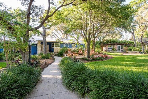House in Clearwater, Florida 5 bedrooms, 340.21 sq.m. № 1717009 - photo 18