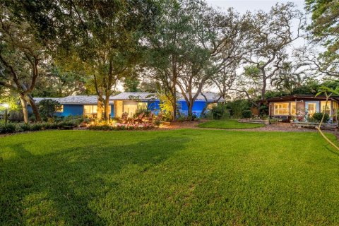 House in Clearwater, Florida 5 bedrooms, 340.21 sq.m. № 1717009 - photo 9