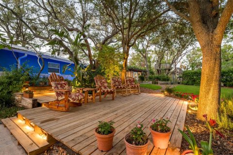 House in Clearwater, Florida 5 bedrooms, 340.21 sq.m. № 1717009 - photo 1