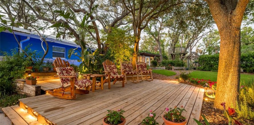 House in Clearwater, Florida 5 bedrooms, 340.21 sq.m. № 1717009