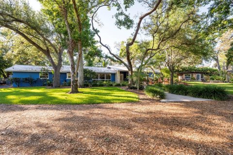 House in Clearwater, Florida 5 bedrooms, 340.21 sq.m. № 1717009 - photo 17