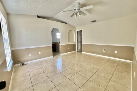 Villa ou maison à louer à Kissimmee, Floride: 3 chambres, 148.09 m2 № 2399380 - photo 9
