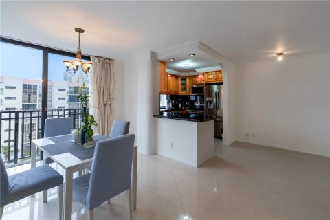 Condominio en alquiler en Sunny Isles Beach, Florida, 2 dormitorios, 95.78 m2 № 2026917 - foto 23