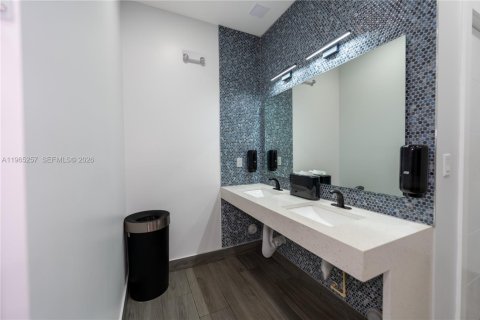 Condominio en alquiler en Sunny Isles Beach, Florida, 2 dormitorios, 95.78 m2 № 2026917 - foto 17