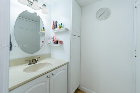 Condominio en alquiler en Sunny Isles Beach, Florida, 2 dormitorios, 95.78 m2 № 2026917 - foto 12