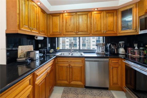 Condominio en alquiler en Sunny Isles Beach, Florida, 2 dormitorios, 95.78 m2 № 2026917 - foto 3