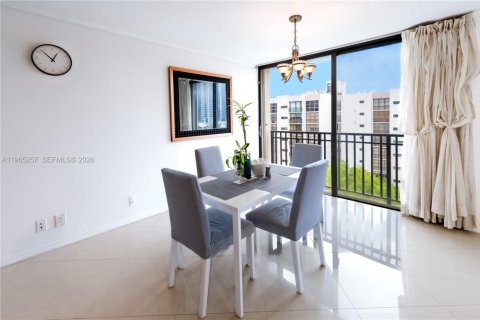 Condominio en alquiler en Sunny Isles Beach, Florida, 2 dormitorios, 95.78 m2 № 2026917 - foto 5