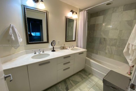 Copropriété à louer à Miami, Floride: 2 chambres, 117.8 m2 № 1935281 - photo 8