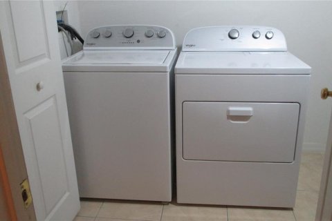 Casa en venta en Davenport, Florida, 4 dormitorios, 280.01 m2 № 2227453 - foto 13
