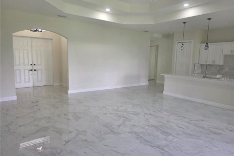 House in Fort Myers, Florida 4 bedrooms, 218.97 sq.m. № 2198047 - photo 7