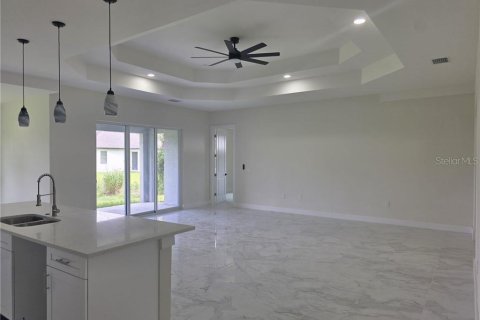 House in Fort Myers, Florida 4 bedrooms, 218.97 sq.m. № 2198047 - photo 6