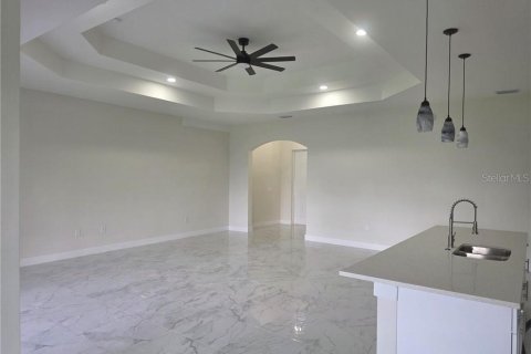 House in Fort Myers, Florida 4 bedrooms, 218.97 sq.m. № 2198047 - photo 10