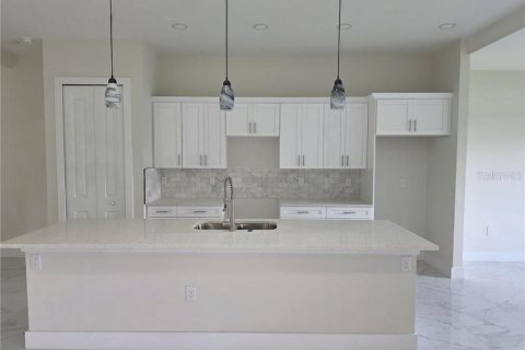 House in Fort Myers, Florida 4 bedrooms, 218.97 sq.m. № 2198047 - photo 9