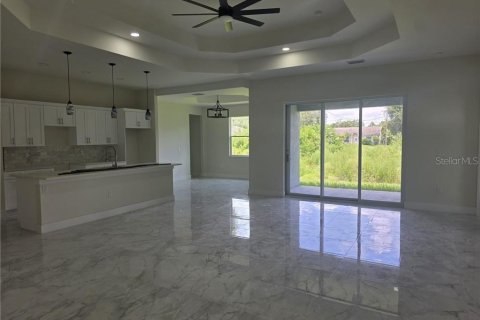 House in Fort Myers, Florida 4 bedrooms, 218.97 sq.m. № 2198047 - photo 5