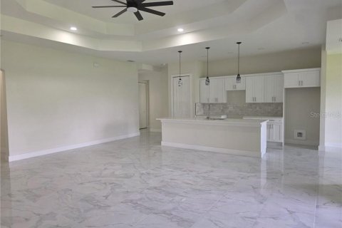 House in Fort Myers, Florida 4 bedrooms, 218.97 sq.m. № 2198047 - photo 8
