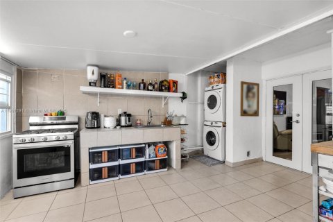 House in Hialeah, Florida 3 bedrooms, 134.99 sq.m. № 1953164 - photo 23