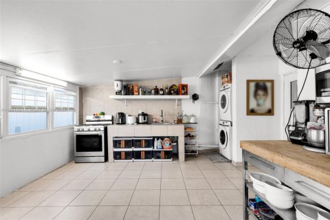 House in Hialeah, Florida 3 bedrooms, 134.99 sq.m. № 1953164 - photo 22