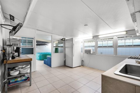 House in Hialeah, Florida 3 bedrooms, 134.99 sq.m. № 1953164 - photo 21