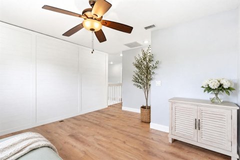 House in Brandon, Florida 4 bedrooms, 223.06 sq.m. № 2227445 - photo 23