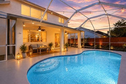 House in Brandon, Florida 4 bedrooms, 223.06 sq.m. № 2227445 - photo 2