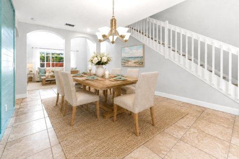 House in Brandon, Florida 4 bedrooms, 223.06 sq.m. № 2227445 - photo 9